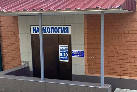Вход в клинику